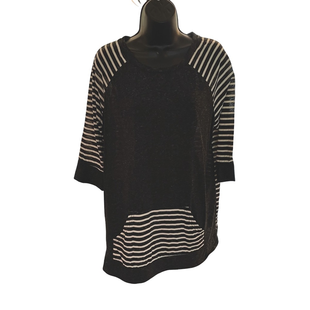 Size Large Umgee brand 3/4 length sleeve top